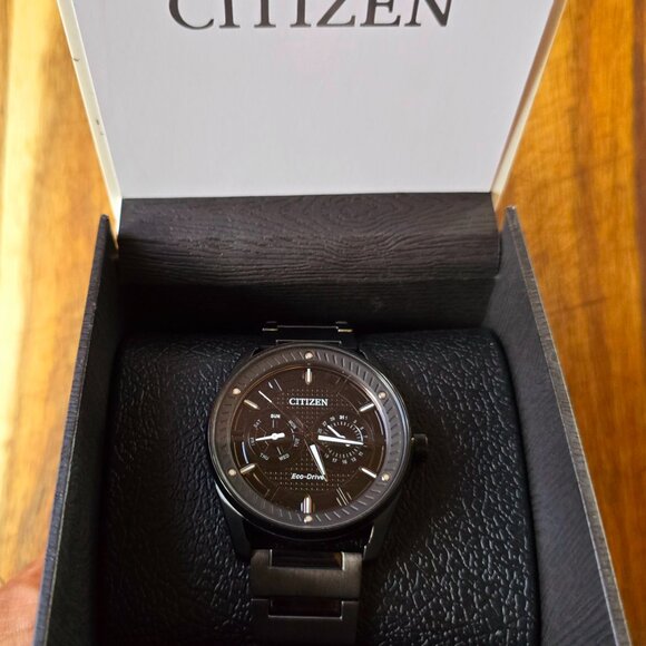 Citizen Eco-Drive Weekender - Picture 2 of 4